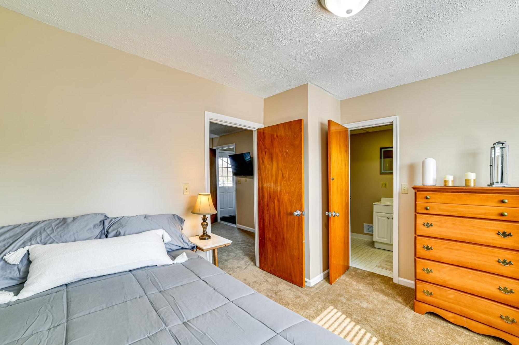 Less Than 2 Mi To Suny Cortland Unit With Private Parking Bagian luar foto