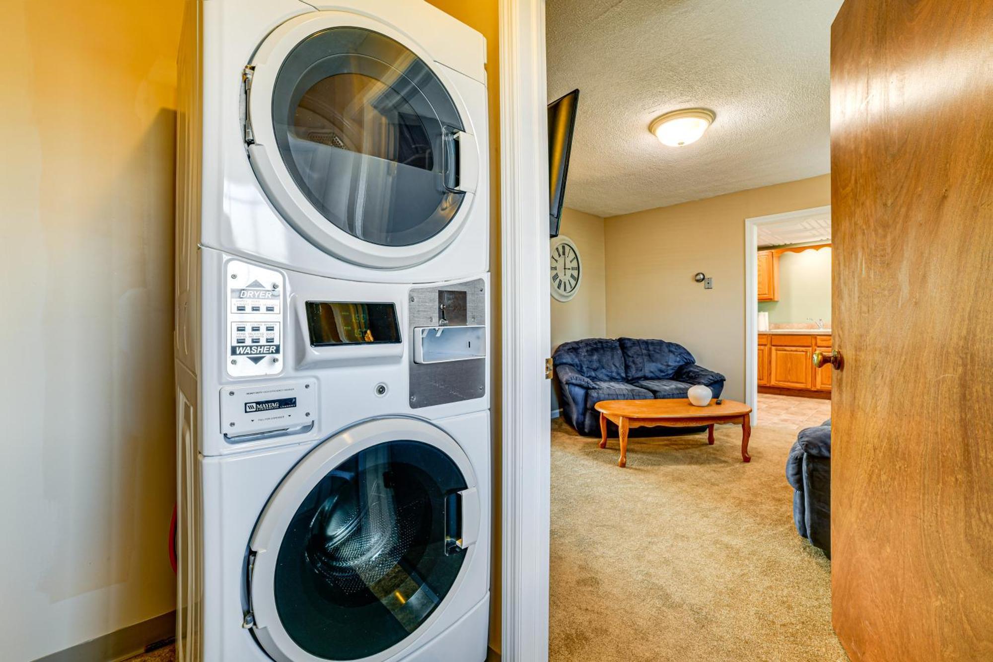 Less Than 2 Mi To Suny Cortland Unit With Private Parking Bagian luar foto