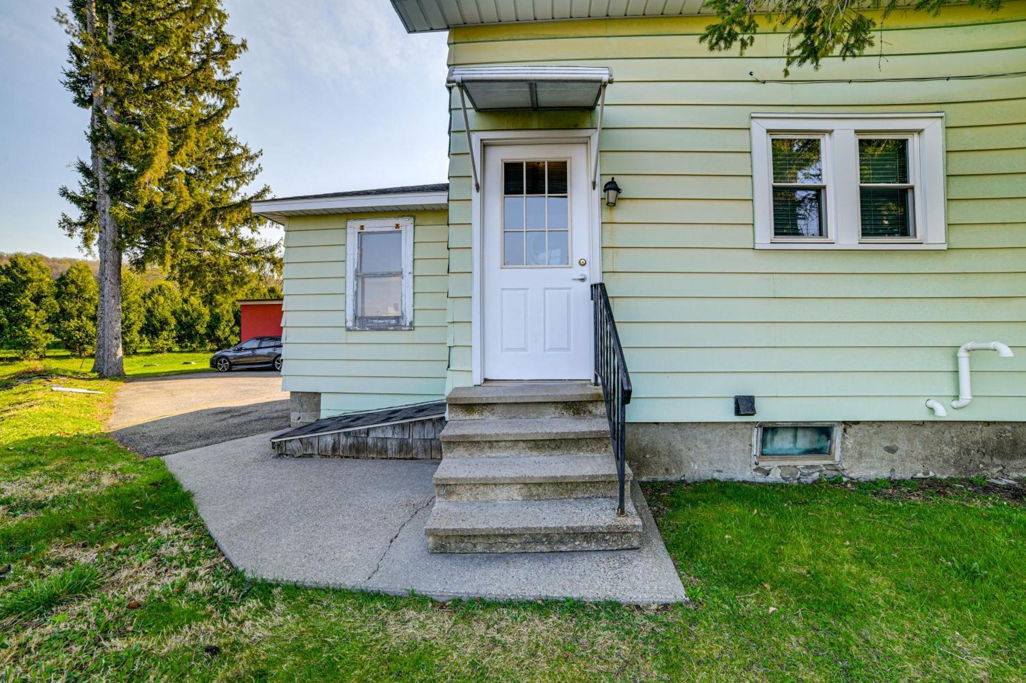 Less Than 2 Mi To Suny Cortland Unit With Private Parking Bagian luar foto